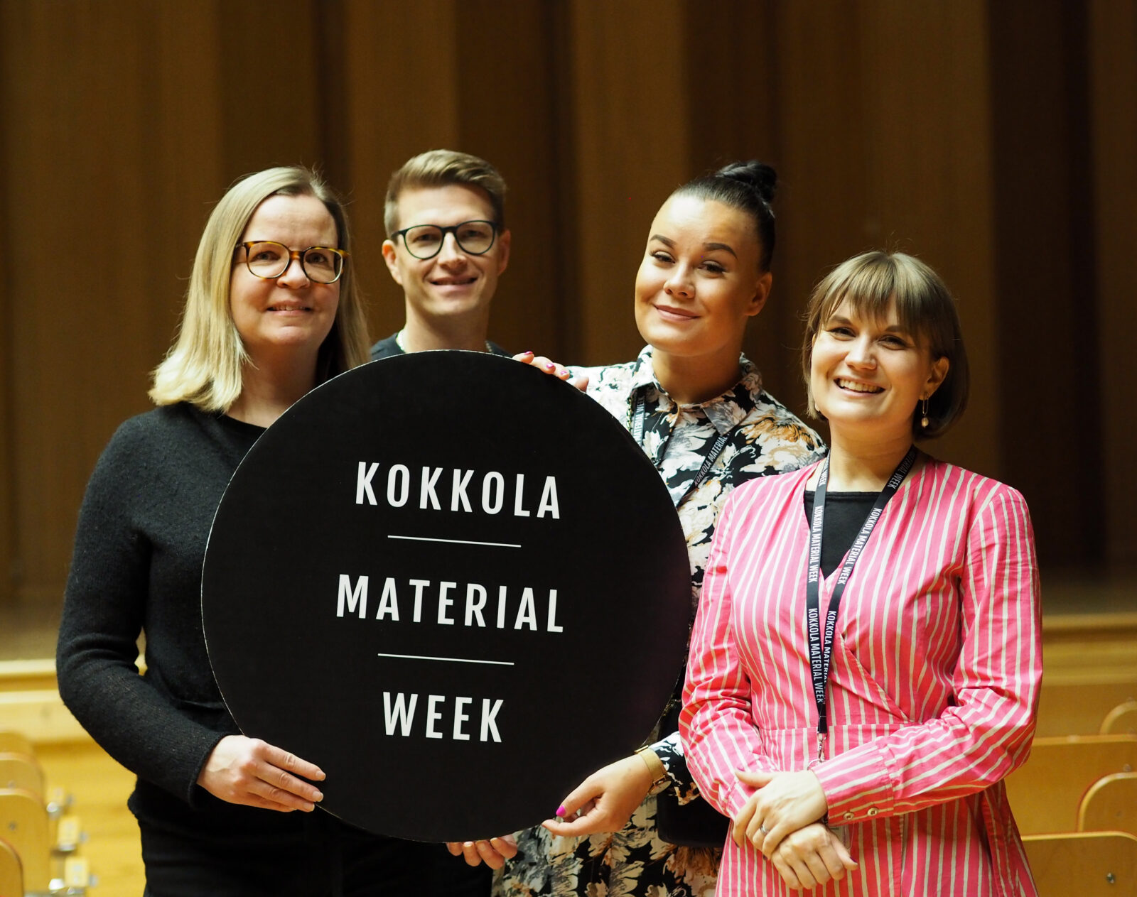 KMW järjestäjät Snellman-salilla