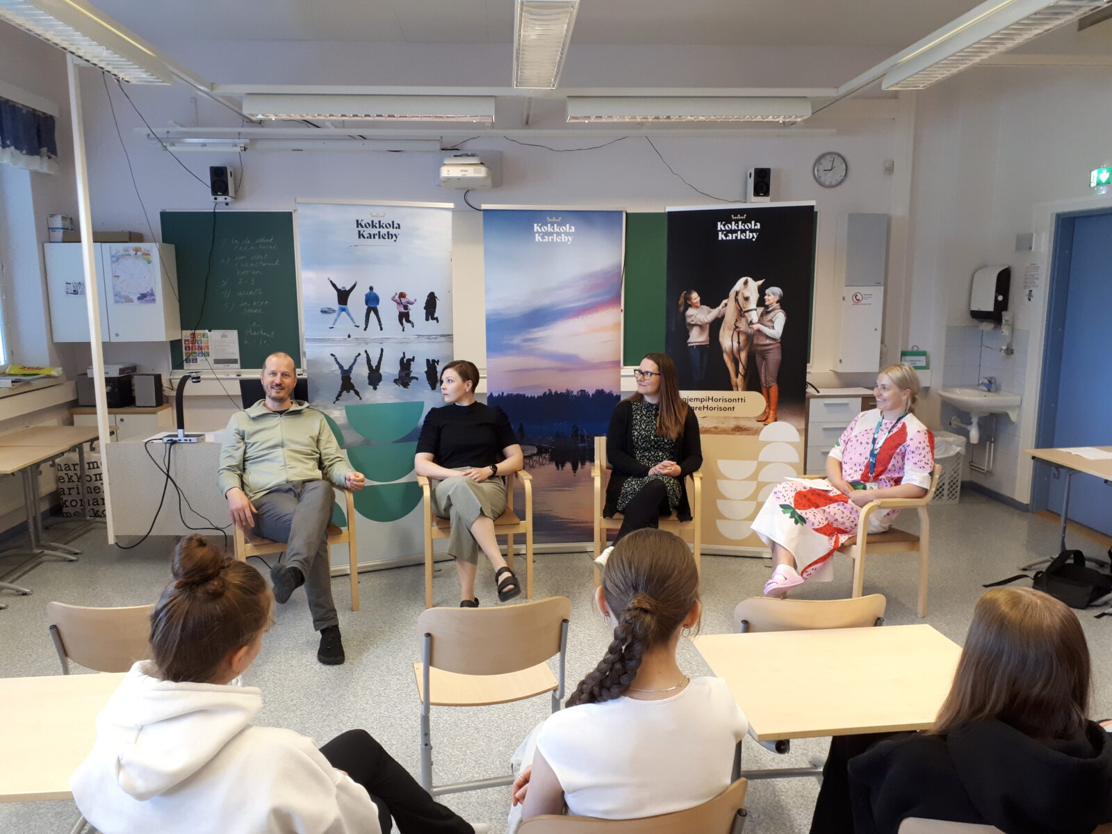 Yrittäjyyskasvatushankkeen työpajan osallistujia
