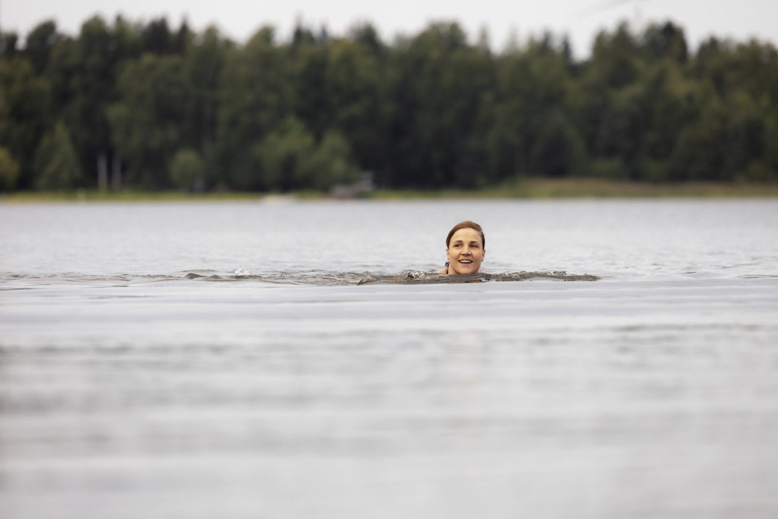 uimari vedessä