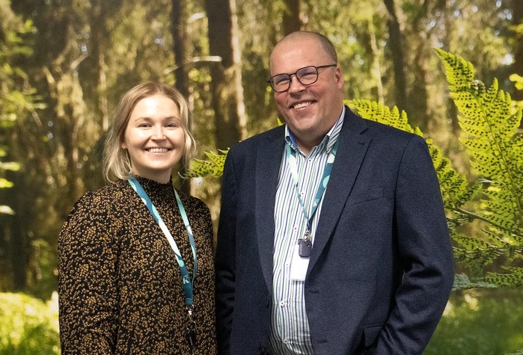 KOSEKin kaksi työntekijää