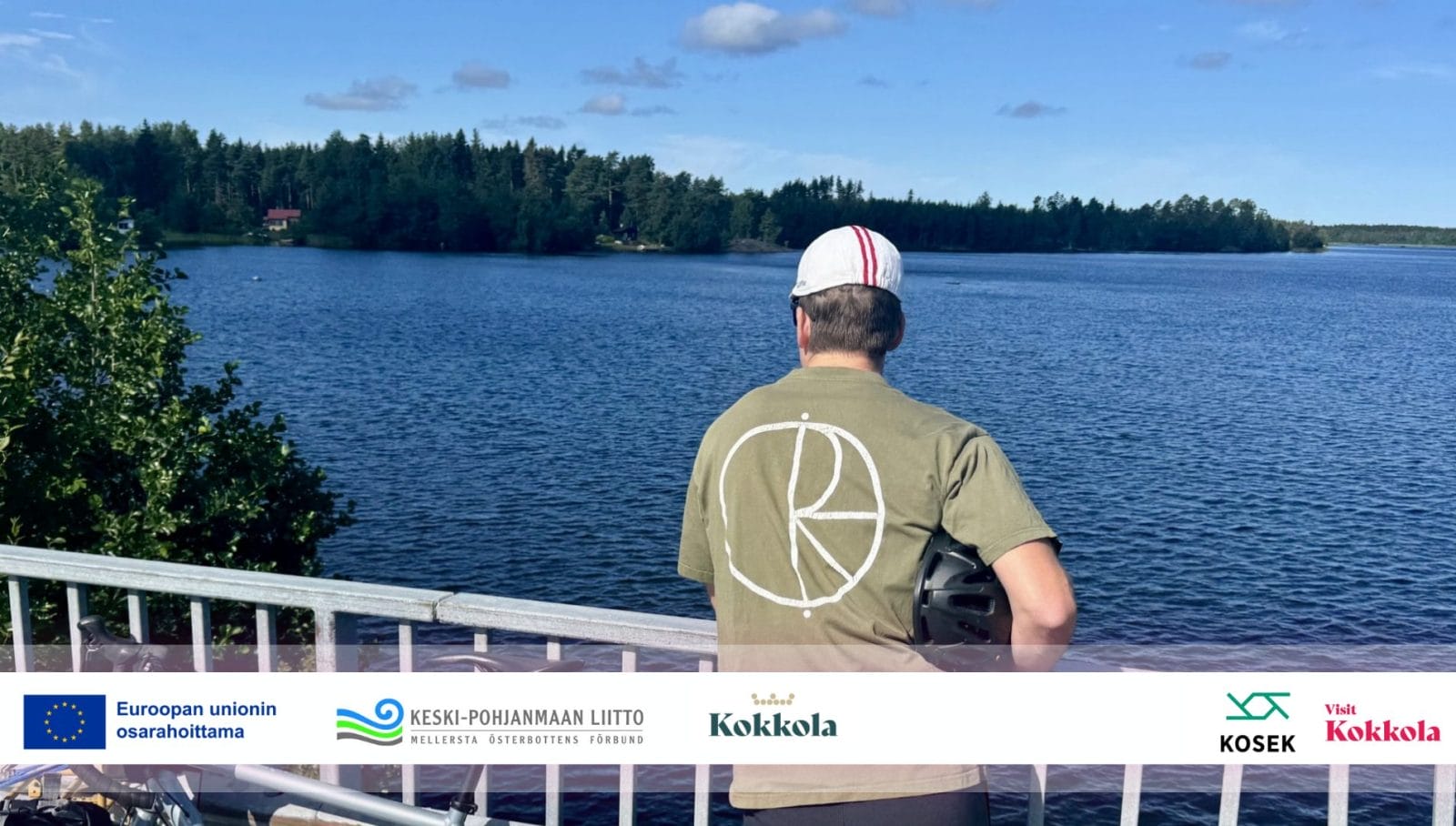 pyöräilijä Itämeren rannalla